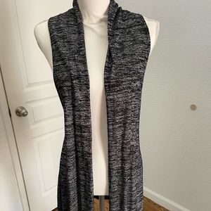 GRAY SLEEVELESS CARDIGAN